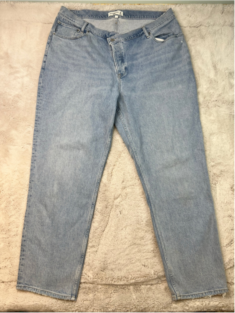 Abercrombie & Fitch The Dad High Rise Jeans Womens Size 34 / 18 Light Wash Denim